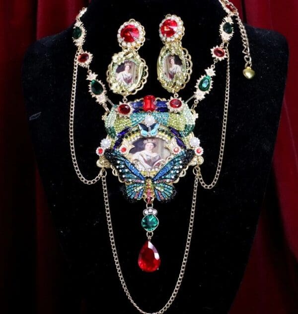 SOLD! 7002 Set Of Royal Queen Crystal Hummingbirds Cameo Necklace+ Earrings - Image 8