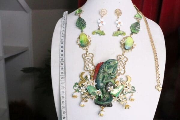 SOLD! 4524 Set Of Genuine Solar Quartz San Sitara Hand Painted Vivid Iguana Necklace - Image 3