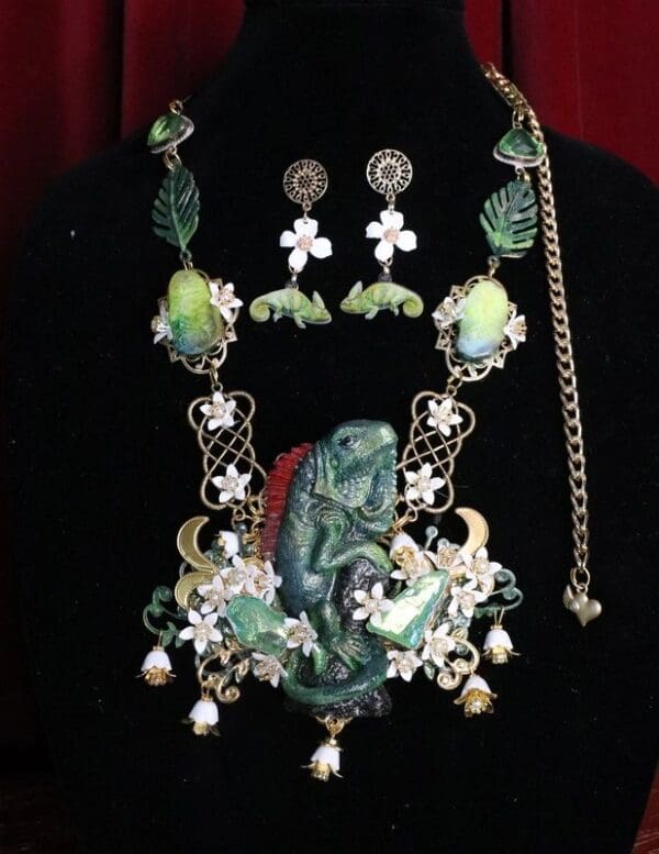 SOLD! 4524 Set Of Genuine Solar Quartz San Sitara Hand Painted Vivid Iguana Necklace - Image 10