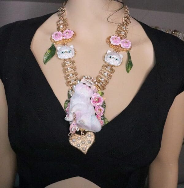 SOLD! 7044 Art Jewelry Hand Painted Cat Roses Massive Pendant Necklace - Image 7