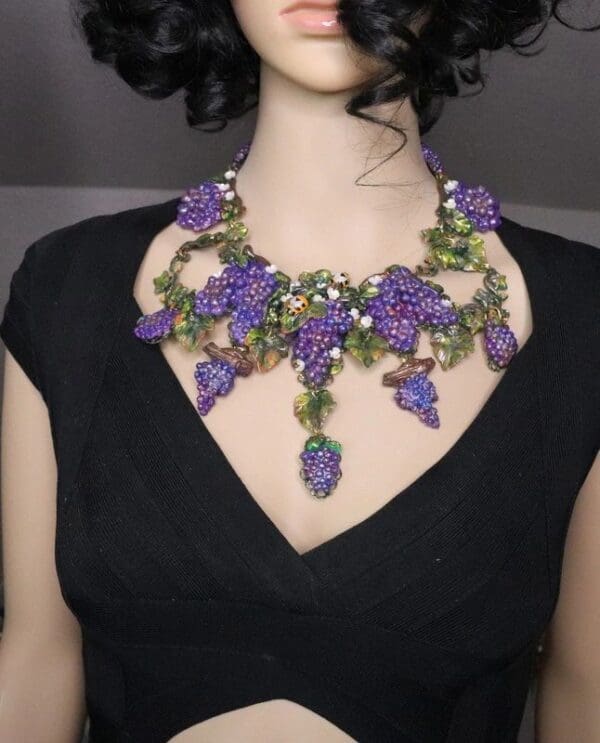 SOLD! 7069 Set Of Art Nouveau Hand Painted Vivid Grapes Bee Necklace+ Earrings - Image 7