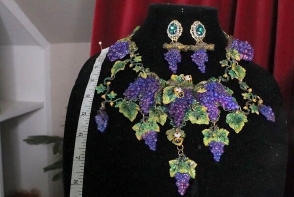 SOLD! 7070 Set Of Art Nouveau Hand Painted Vivid Grapes Bee Necklace+ Earrings - Image 3