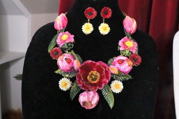 SOLD! 7083 Set Hand Painted Vivid Poppy Tulips Daisy Necklace+ Earrings - Image 2
