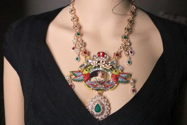 SOLD! 7082 Set Of Royal Queen Crystal Hummingbirds Cameo Necklace+ Earrings - Image 6