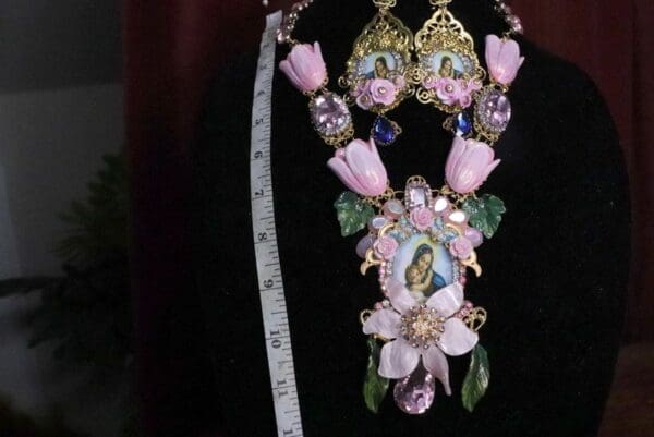 SOLD! 7098 l Virgin Mary Icon Cameo Tulip Flower Massive Necklace - Image 3