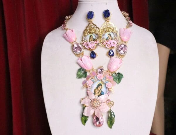 SOLD! 7098 l Virgin Mary Icon Cameo Tulip Flower Massive Necklace - Image 4