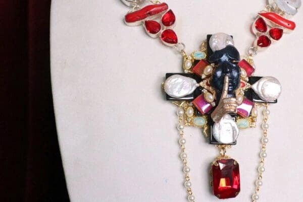 SOLD! 7116 Art Deco The Great Gatsby Genuine Coral Mother Of Pearls Emeralds Mask Huge Necklace - Image 8