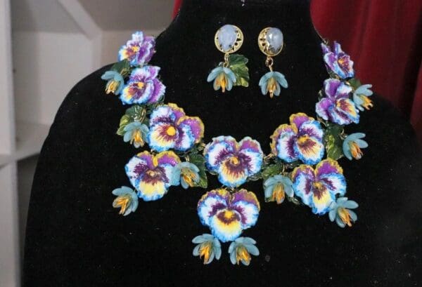 SOLD! 7117 Set Art Nouveau Vivid Viola Flowers Hand Painted Necklace+ Earrings - Image 9