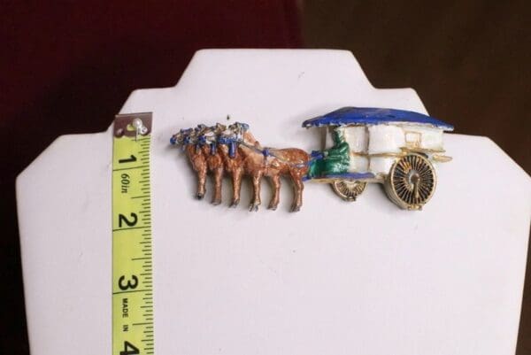 SOLD! 7120 Japanese Revival Hand Painted Horses Unusual Brooch - Image 5