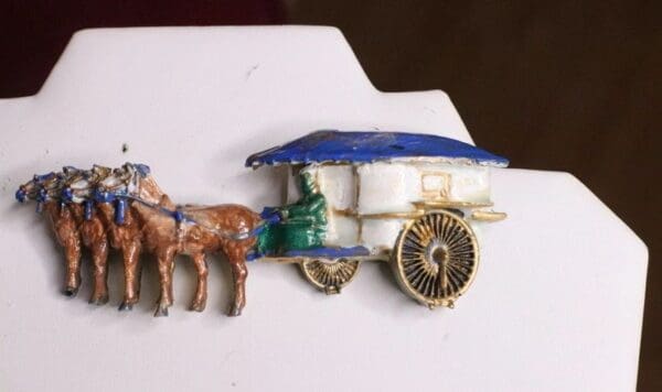 SOLD! 7120 Japanese Revival Hand Painted Horses Unusual Brooch - Image 6