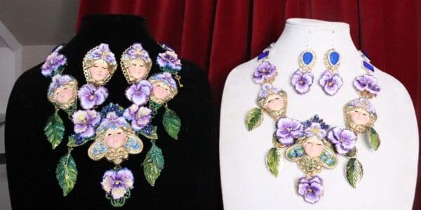 SOLD! 7124 Set Of Art Nouveau Faces Viola Flower Hand Painted Necklace+ Earrings - Image 3