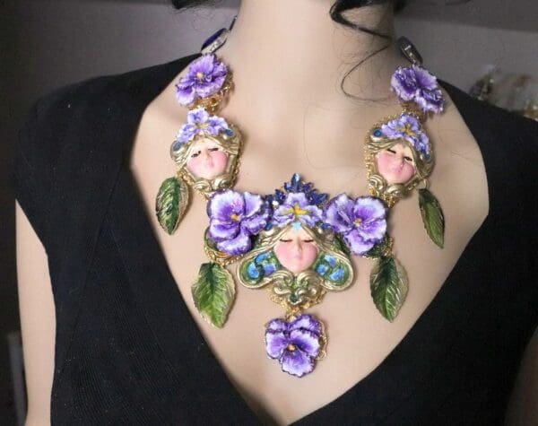 SOLD! 7124 Set Of Art Nouveau Faces Viola Flower Hand Painted Necklace+ Earrings - Image 7