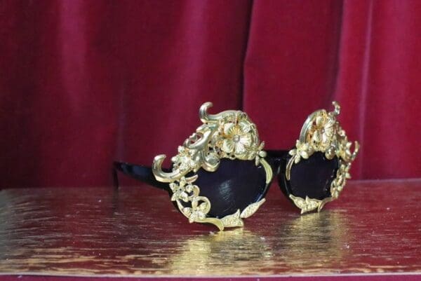 SOLD! 7152 Baroque Gold Curves Embellished Sunglasses - Image 8