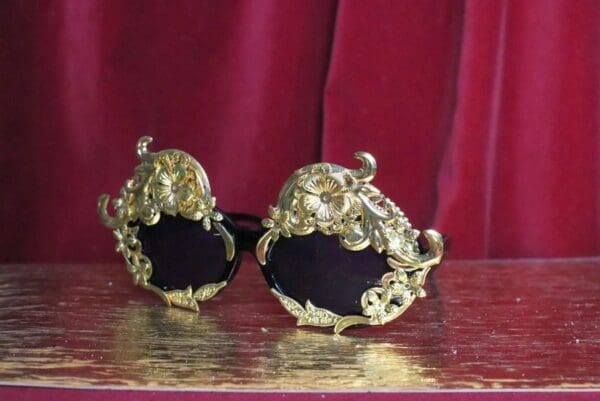 SOLD! 7152 Baroque Gold Curves Embellished Sunglasses - Image 9