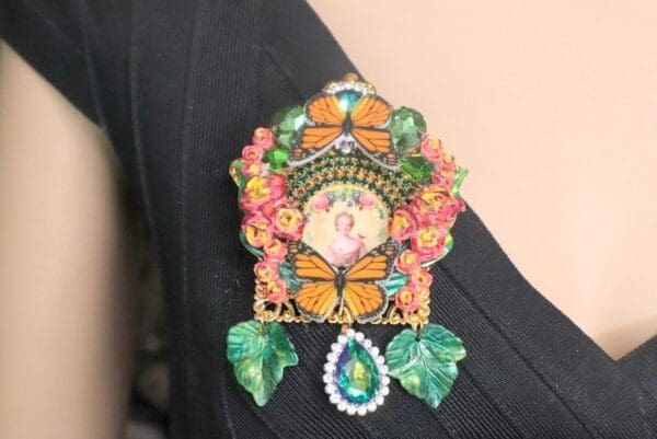 SOLD! 7257 Young Marie Antoinette Butterfly Cameo Brooch - Image 3