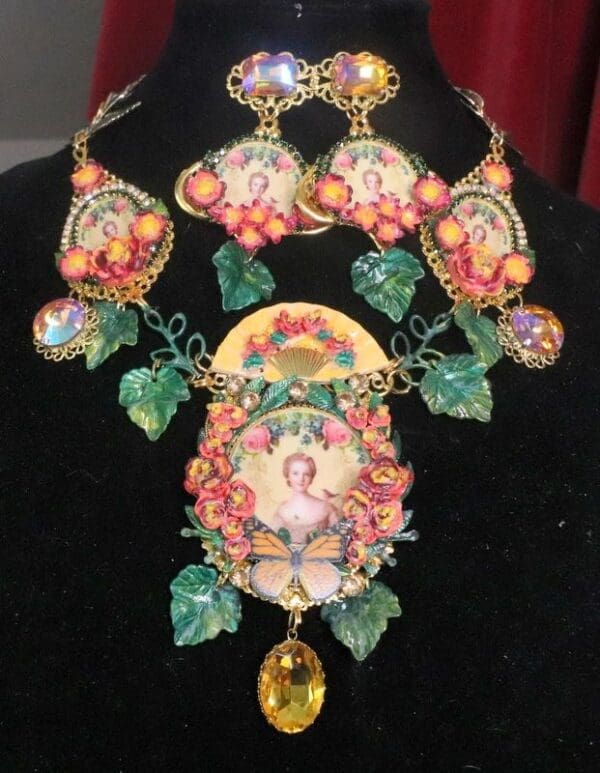 SOLD! 7258 Set Of Young Marie Antoinette Butterfly Cameo Necklace+ Earrings