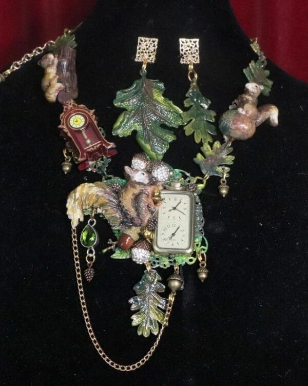 SOLD! 7294 Set Of Art Jewelry 3D Effect Squirrel Clock Oak Necklace+ Earrings - Image 5