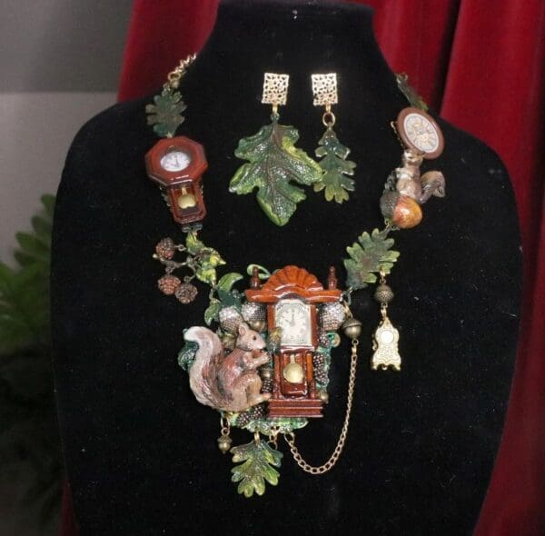 SOLD! 7295 Set Of Art Jewelry 3D Effect Squirrel Clock Oak Necklace+ Earrings - Image 3