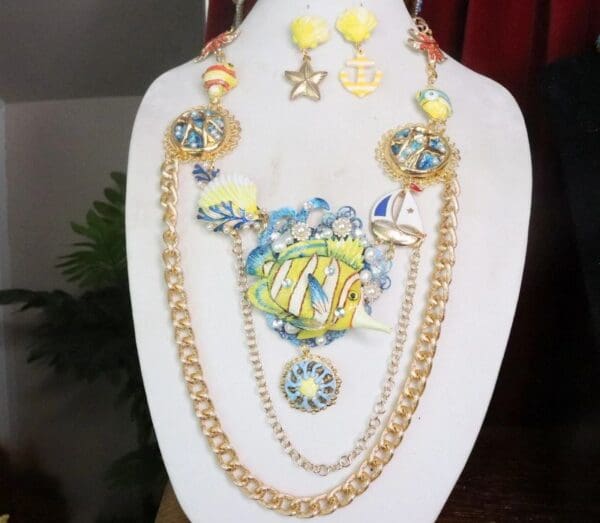SOLD! 7340 Set Of Nautical Tropical Yellow Fish Necklace+ Earrings - Image 4