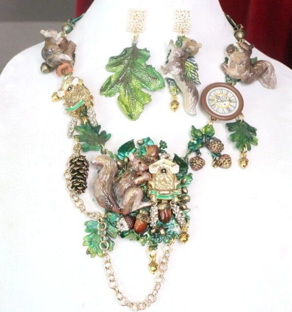 SOLD! 7342 Set Of Art Jewelry 3D Effect Squirrel Clock Oak Necklace+ Earrings - Image 2