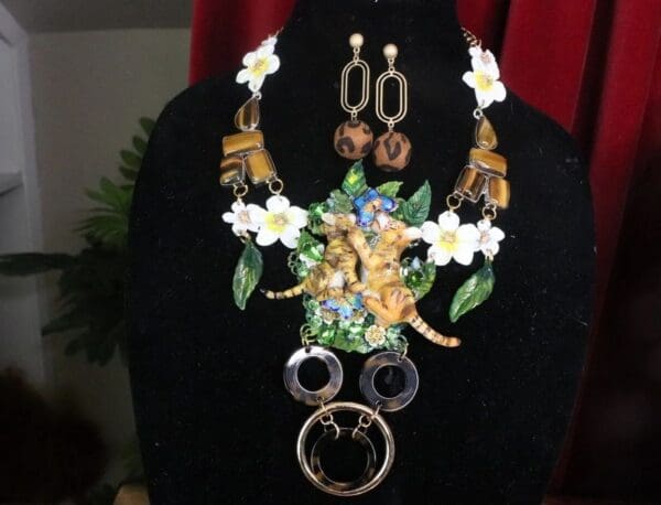 SOLD! 7348 Set Of Art Jewelry Vivid Tiger Cubs Hand Painted Necklace+ Earrings - Image 3