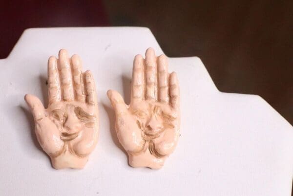 SOLD! 7369 Art Jewelry Unusual Hands Hand Painted Light Weight Earrings - Image 4
