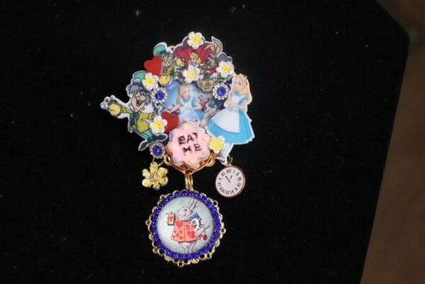 SOLD! 7370 Alice In Wonderland Enamel Details Brooch - Image 5