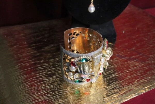 SOLD! 7398 Baroque Hand Painted Cathedral Cherubs Angels Column Cuff Bangle - Image 9