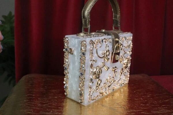 SOLD! 7411 Baroque Pearl Coin Trunk Crossbody Handbag - Image 5