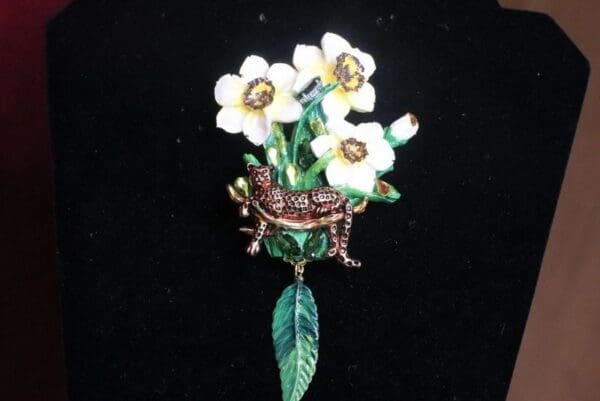 SOLD! 7466 Art Jewelry Hand Painted 3D Effect Dona Anna Flowers Leopard Brooch - Image 7
