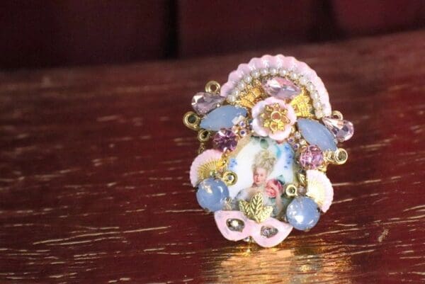 SOLD! 7496 Young Marie Antoinette Hand Painted Fan Cocktail Adjustable Ring - Image 4