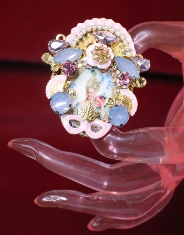 SOLD! 7496 Young Marie Antoinette Hand Painted Fan Cocktail Adjustable Ring - Image 2