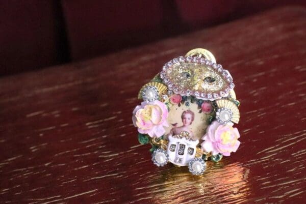 SOLD! 7498 Young Marie Antoinette Hand Painted Fan Cocktail Adjustable Ring - Image 3