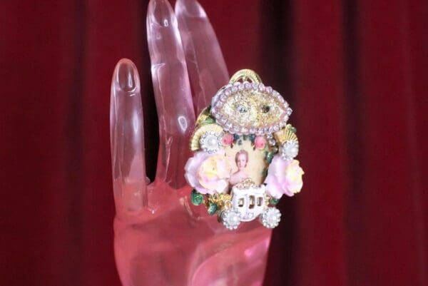 SOLD! 7498 Young Marie Antoinette Hand Painted Fan Cocktail Adjustable Ring - Image 7
