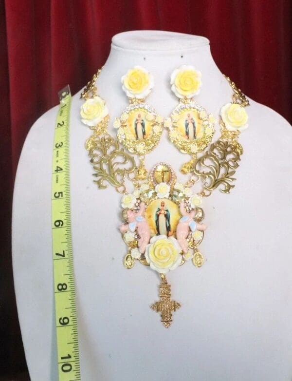 SOLD! 7501 Virgin Mary Yellow Rose Cherubs Angels Elegant Necklace - Image 9