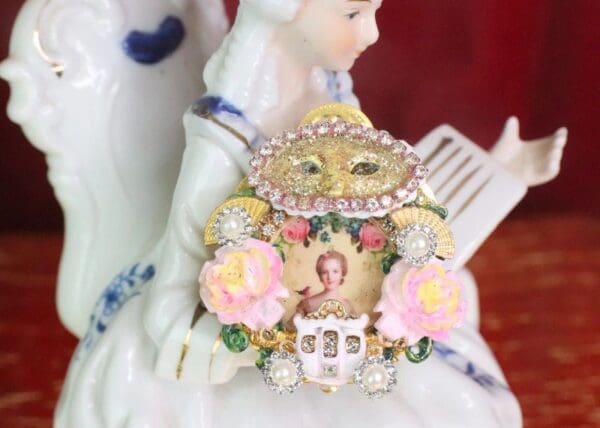 SOLD! 7498 Young Marie Antoinette Hand Painted Fan Cocktail Adjustable Ring