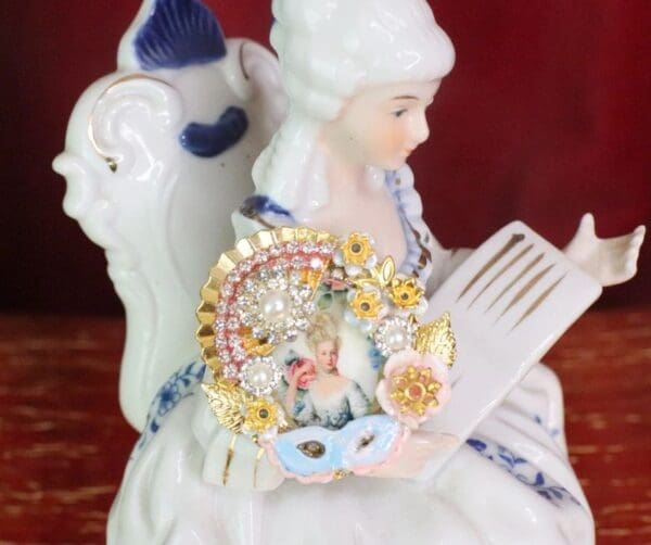 SOLD! 7497 Young Marie Antoinette Hand Painted Fan Cocktail Adjustable Ring