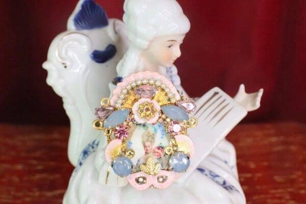 SOLD! 7496 Young Marie Antoinette Hand Painted Fan Cocktail Adjustable Ring