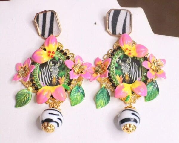 SOLD! 7513Baroque Zebra Print Cameo Studs Earrings