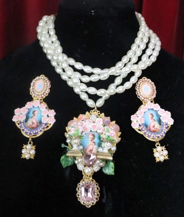 SOLD! 7534 Young Marie Antoinette Pearl Choker Necklace