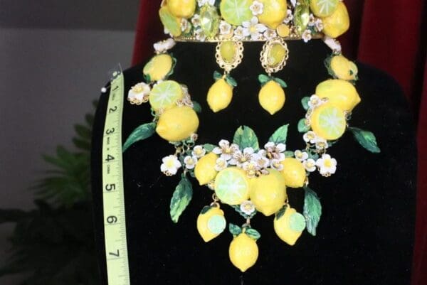 SOLD! 7588 Set Of Baroque 3D Effect Lemon Fruit Bee Statement Necklace+ Earrings - Image 6
