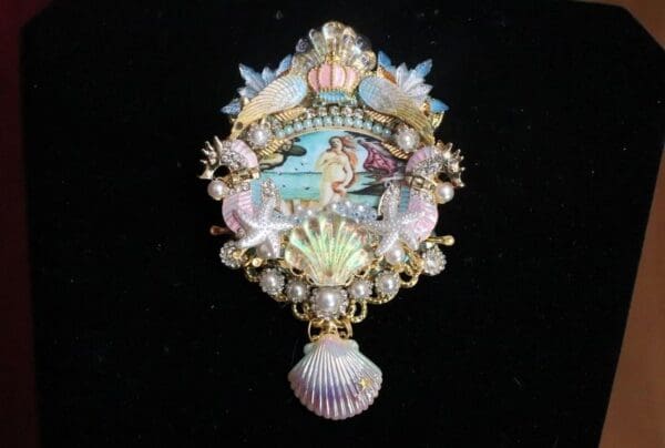 SOLD! 6797 Birth Of Venus Sea Horse Shell Winged Huge Stunning Brooch - Image 9