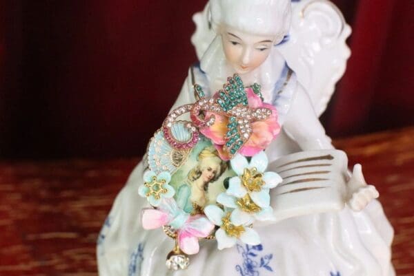 SOLD! 7602 Young Marie Antoinette Hand Painted Bird Aqua Cocktail Adjustable Ring - Image 7