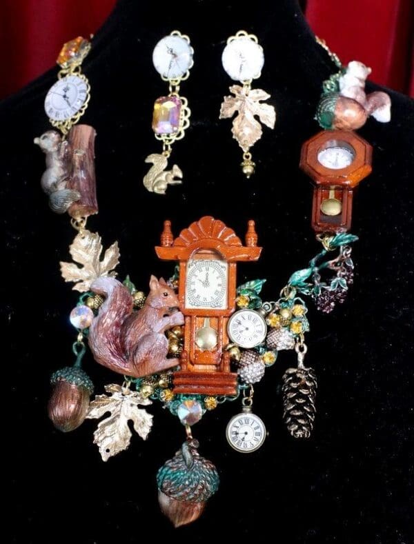 SOLD! 7635 Set Of Art Jewelry 3D Effect Squirrel Clock Oak Necklace+ Earrings - Image 2