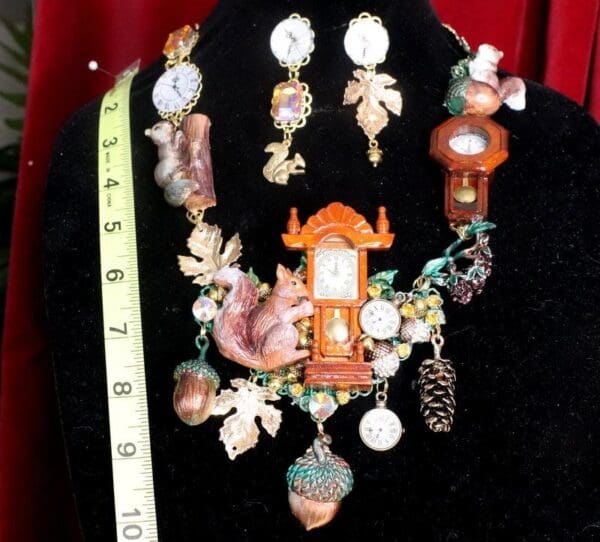 SOLD! 7635 Set Of Art Jewelry 3D Effect Squirrel Clock Oak Necklace+ Earrings - Image 7
