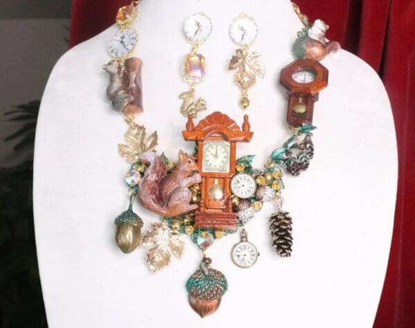 SOLD! 7635 Set Of Art Jewelry 3D Effect Squirrel Clock Oak Necklace+ Earrings - Image 3