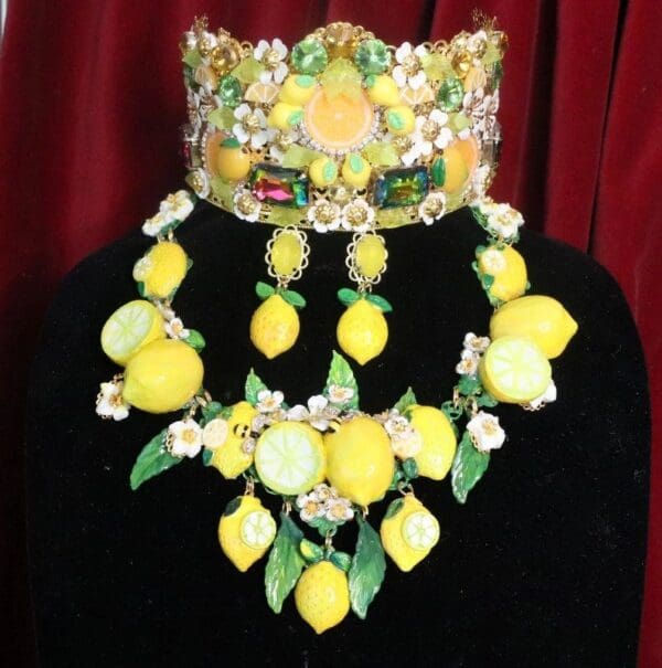 SOLD! 7641 Set Of Baroque 3D Effect Lemon Fruit Bee Statement Necklace+ Earrings - Image 2