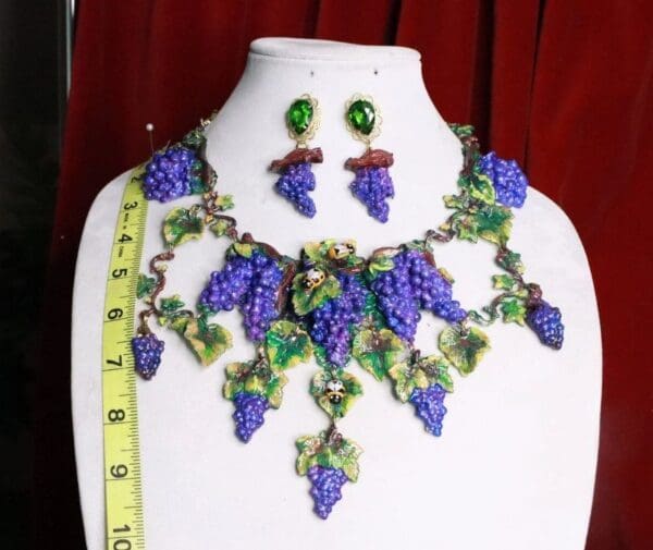 SOLD! 7657 Set Of Art Nouveau Hand Painted Vivid Grapes Bee Necklace+ Earrings - Image 9