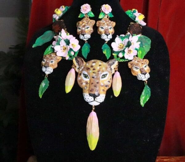 SOLD! 7662 Set Of Art Jewelry Vivid Leopard Family Genuine Jasper Gemstones Hand Painted Necklace+ Earrings