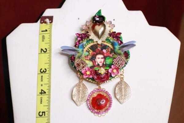 SOLD! 7670 Frida Kahlo Palette Hand Painted Birds Sacred Heart Huge Brooch - Image 9